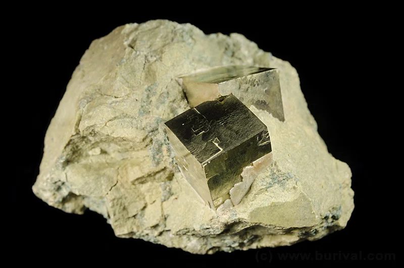 Fotografie minerálu Pyrit z lokality Navajun, Spain