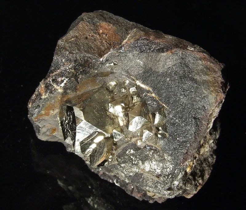 Fotografie minerálu Pyrit z lokality Otvovice, Czech Republic