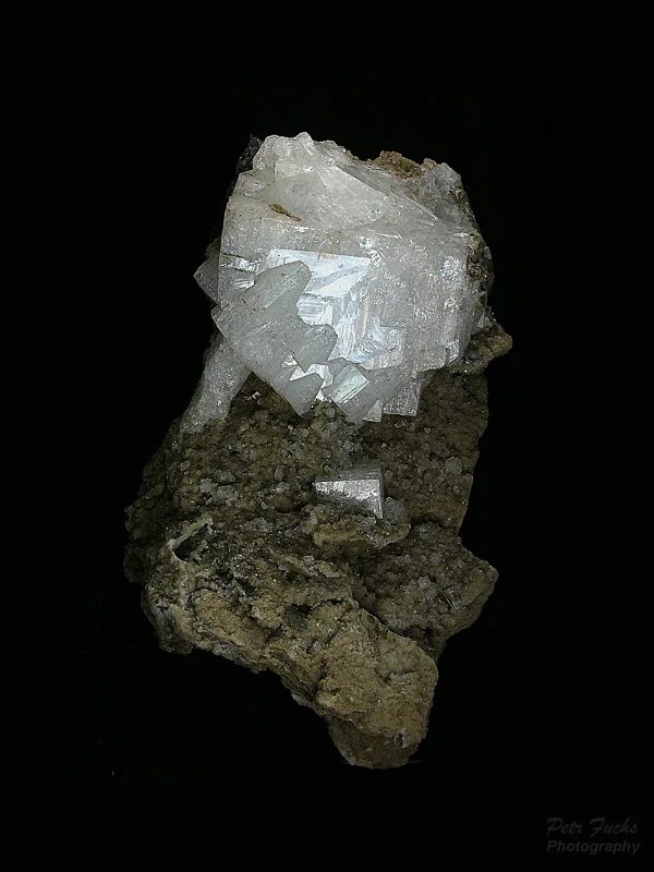 Fotografie minerálu Chabazit (var. fakolit) z lokality Maglovec, Slovakia