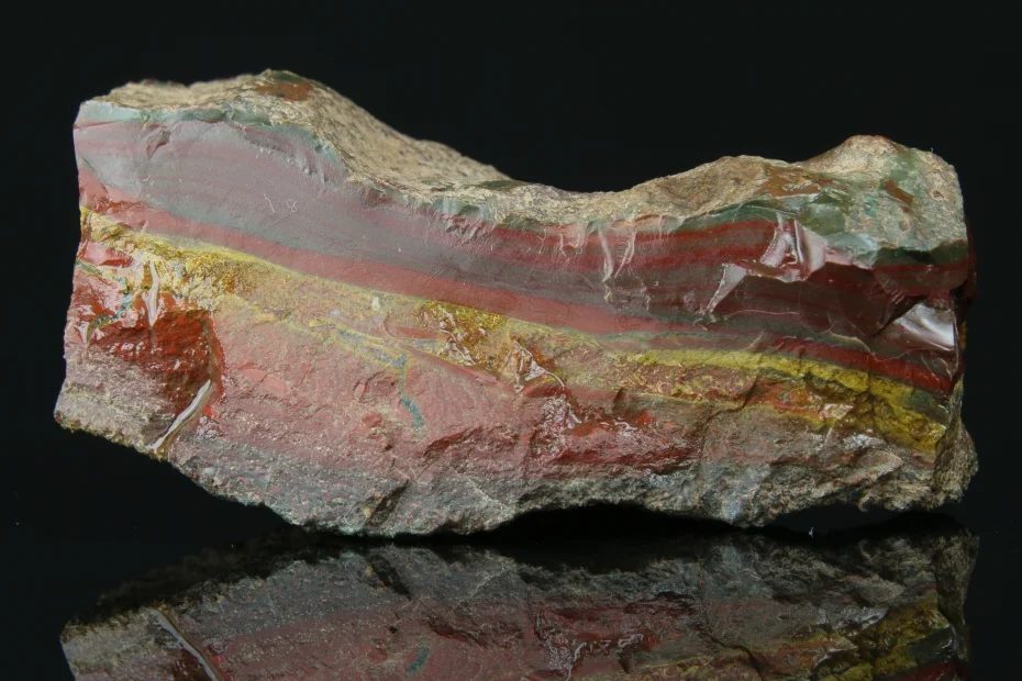 Fotografie minerálu Jaspis z lokality Železnice, Czech Republic