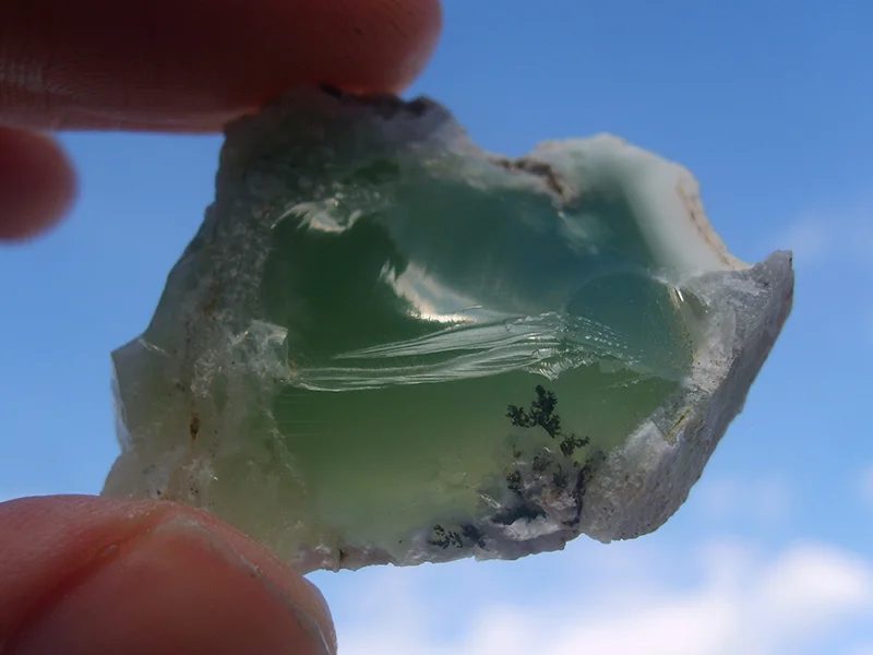 Fotografie minerálu Opál (var. Ni-opál) z lokality Křemže, Czech Republic