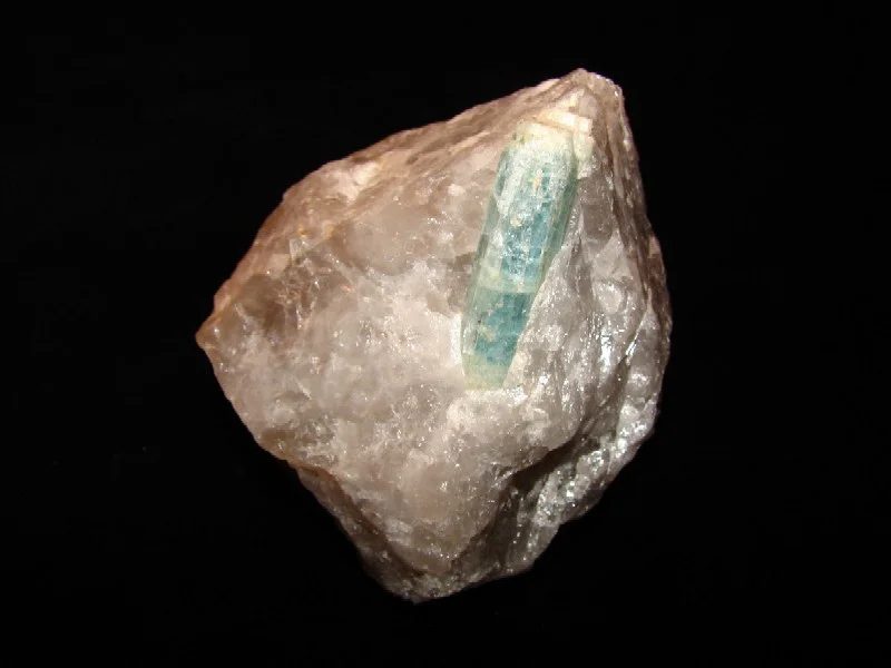 Fotografie minerálu Beryl (var. akvamarín) z lokality Betafo, Madagascar