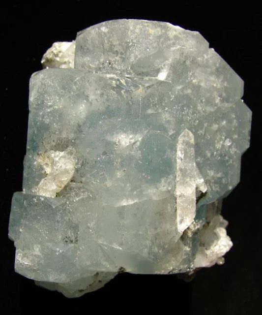 Fotografie minerálu Beryl (var. akvamarín) z lokality Mt Xuebaoding, Huya, Pingwu District, Mianyang Prefecture, Sichuan Province, China