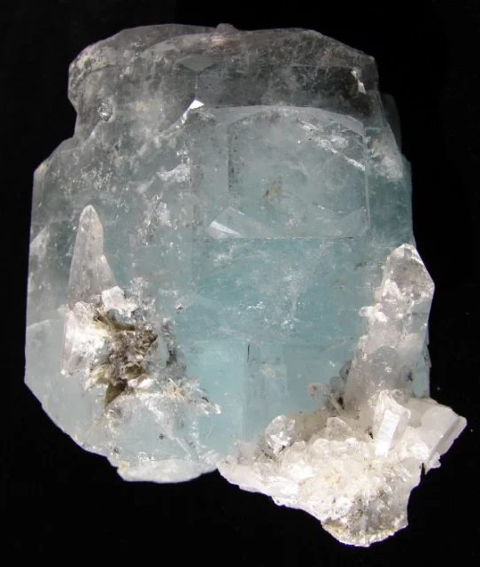 Fotografie minerálu Beryl (var. akvamarín) z lokality Mt Xuebaoding, Huya, Pingwu District, Mianyang Prefecture, Sichuan Province, China