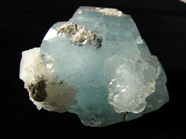 Fotografie minerálu Beryl (var. akvamarín) z lokality Mt Xuebaoding, Huya, Pingwu District, Mianyang Prefecture, Sichuan Province, China