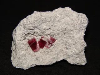 Fotografie minerálu Beryl (var. bixbit) z lokality Violet claim, United States of America