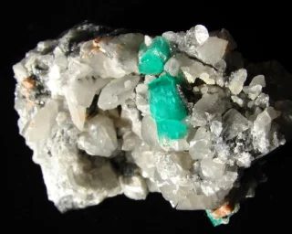 Fotografie minerálu Beryl (var. smaragd) z lokality Pico, Colombia
