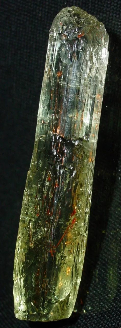 Fotografie minerálu Beryl (var. heliodor) z lokality Volyň, Ukraine