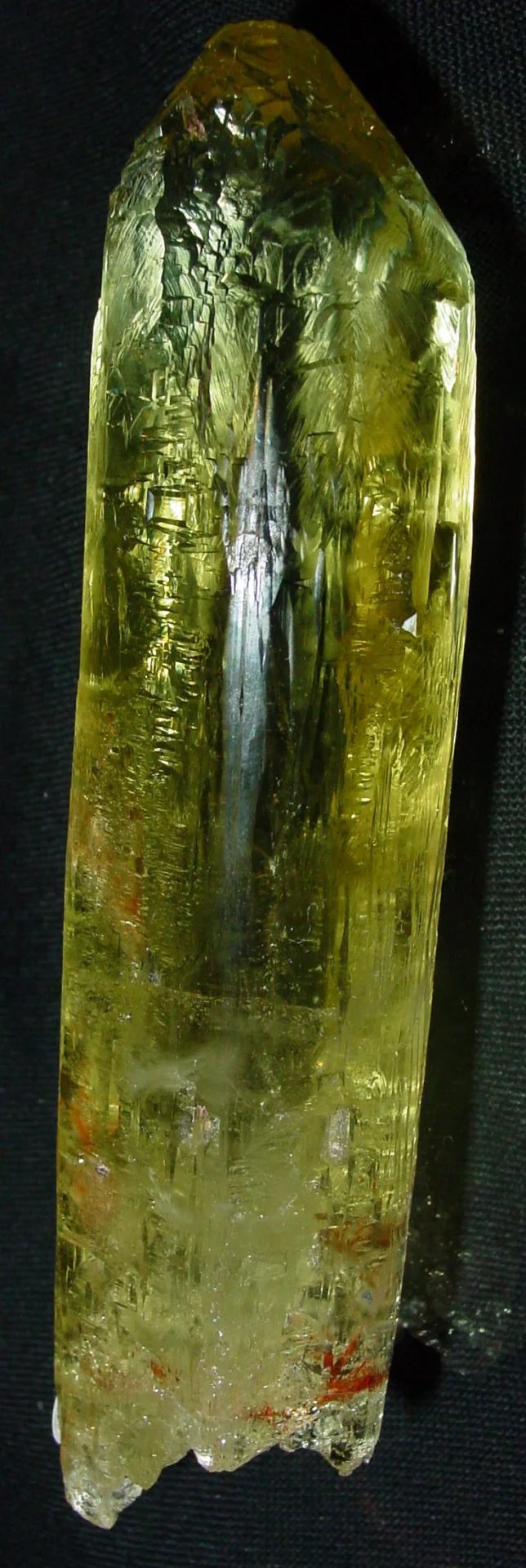 Fotografie minerálu Beryl (var. heliodor) z lokality Volyň, Ukraine