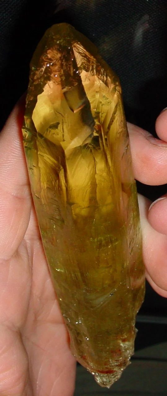 Fotografie minerálu Beryl (var. heliodor) z lokality Volyň, Ukraine