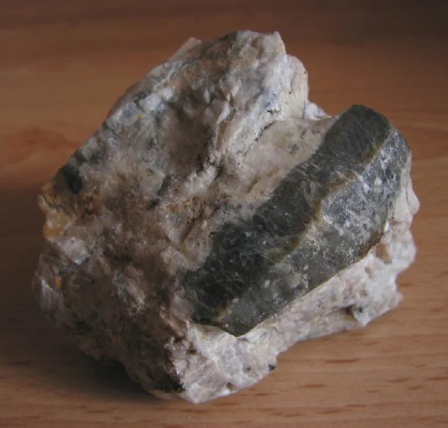 Fotografie minerálu Korund z lokality Pokojovice, Czech Republic