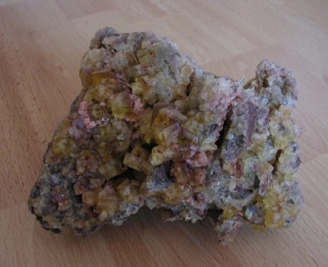 Fotografie minerálu Fluorit z lokality Předklášteří, Dřínová, Czech Republic