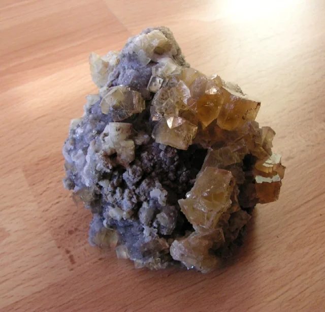 Fotografie minerálu Fluorit z lokality Kovářská, Czech Republic