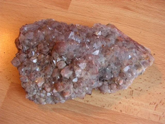 Fotografie minerálu Křemen (var. ametyst) z lokality Květnice, Czech Republic