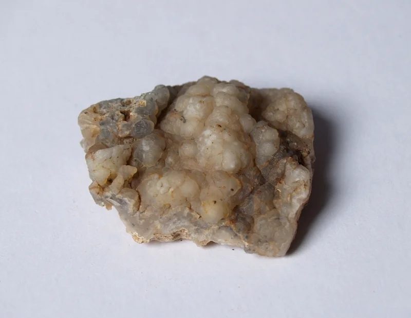 Fotografie minerálu Křemen (var. chalcedon) z lokality Smrček, Czech Republic