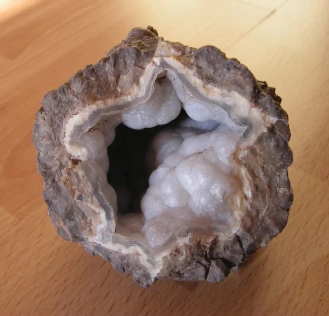 Fotografie minerálu Křemen (var. chalcedon) z lokality Byšta, Slovakia