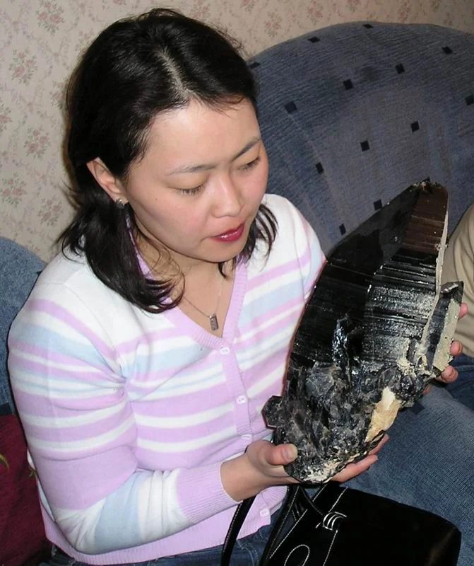 Fotografie minerálu Křemen (var. záhněda) z lokality Dzunbayan, Mongolia