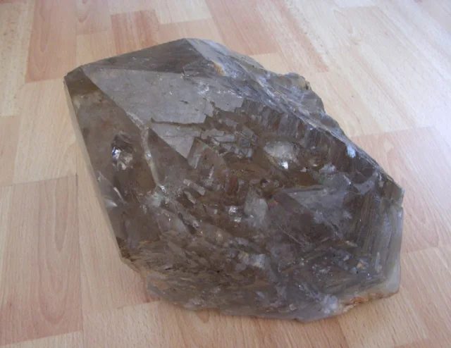 Fotografie minerálu Křemen (var. záhněda) z lokality Řečice, Czech Republic