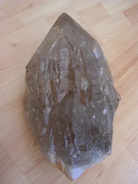 Fotografie minerálu Křemen (var. záhněda) z lokality Řečice, Czech Republic