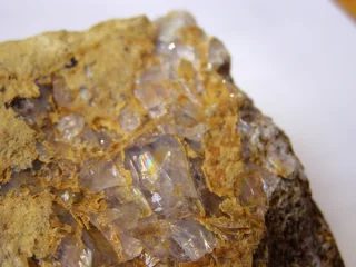 Fotografie minerálu Opál (var. drahý) z lokality Dubník, Slovakia