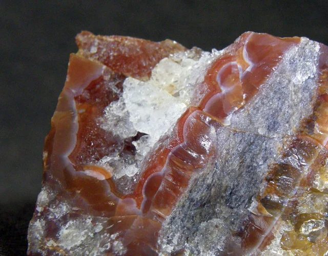 Fotografie minerálu Křemen (var. chalcedon) z lokality Blahuňov, Czech Republic