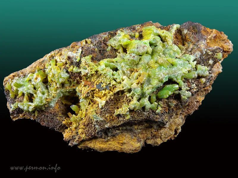 Fotografie minerálu Pyromorfit z lokality Příbram (Řimbaba), Czech Republic