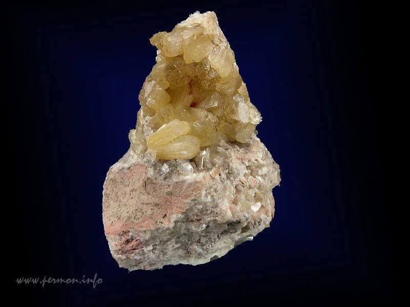 Fotografie minerálu Stilbit-(Ca) z lokality Kozákov, Czech Republic