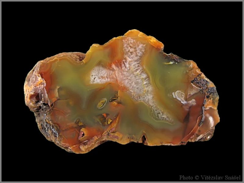 Fotografie minerálu Achát z lokality Agate Creek (Queensland), Australia