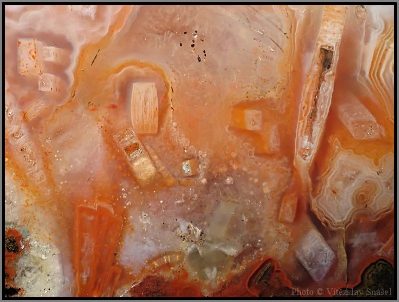 Fotografie minerálu Achát z lokality Asni, Morocco