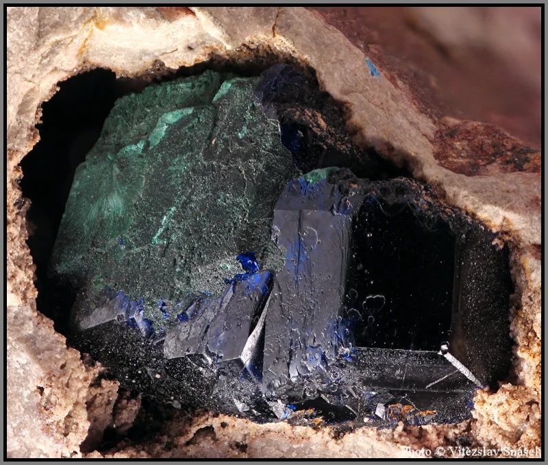 Fotografie minerálů Azurit, Malachit z lokality Kerrouchen, Morocco