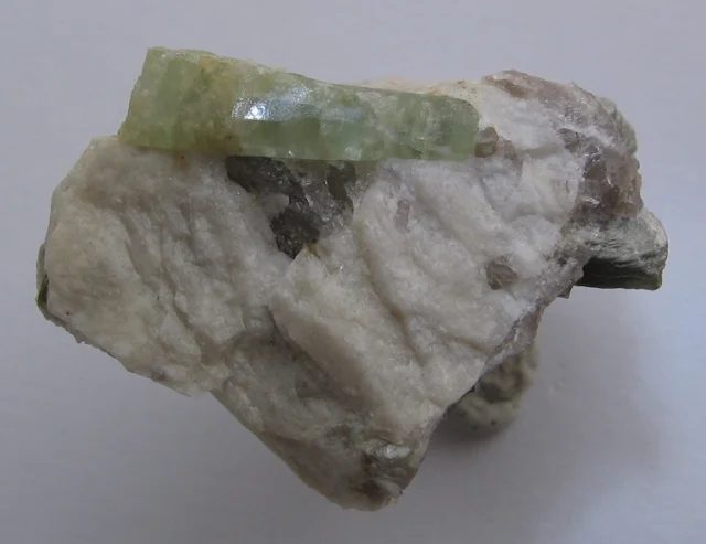 Fotografie minerálu Beryl (var. akvamarín) z lokality Maršíkov, Czech Republic