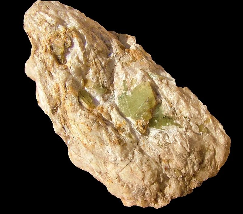 Fotografie minerálu Chryzoberyl z lokality Rasovna, Maršíkov, Czech Republic