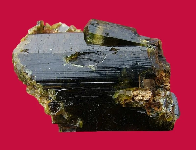 Fotografie minerálu Epidot z lokality Pfarrerb, Sobotín, Czech Republic