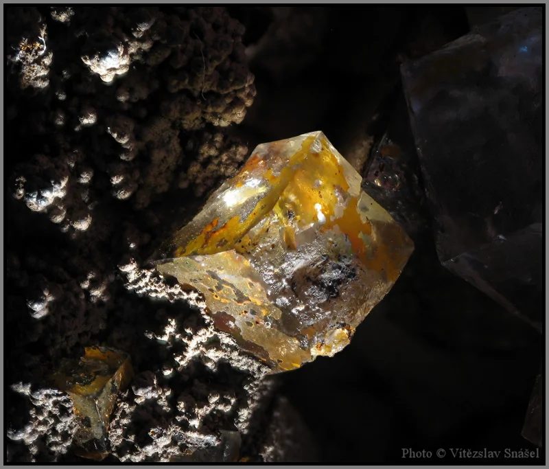 Fotografie minerálu Fluorit z lokality Budjgar, Mongolia