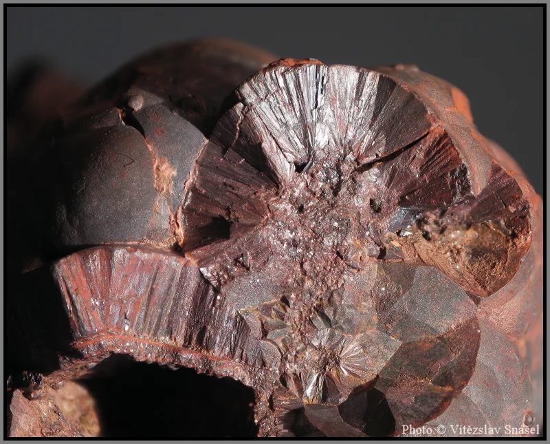 Fotografie minerálu Hematit z lokality Orlické Hory, Czech Republic
