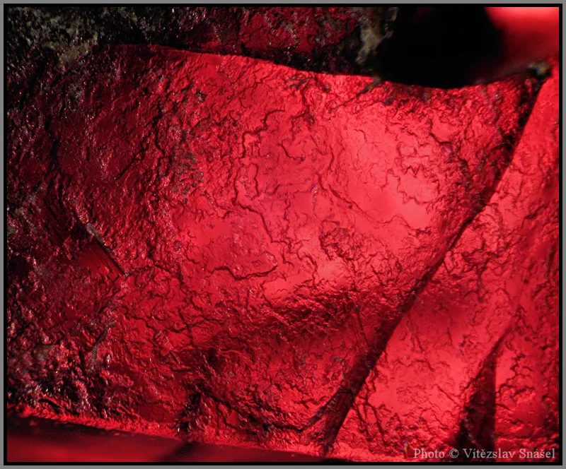 Fotografie minerálu Painit z lokality Kyauk-Pyat-Thet, Myanmar