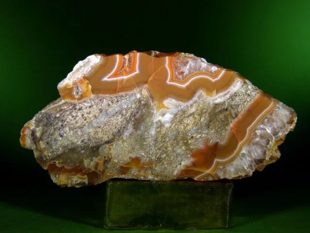 Fotografie minerálu Křemen (var. karneol) z lokality Blahuňov, Czech Republic