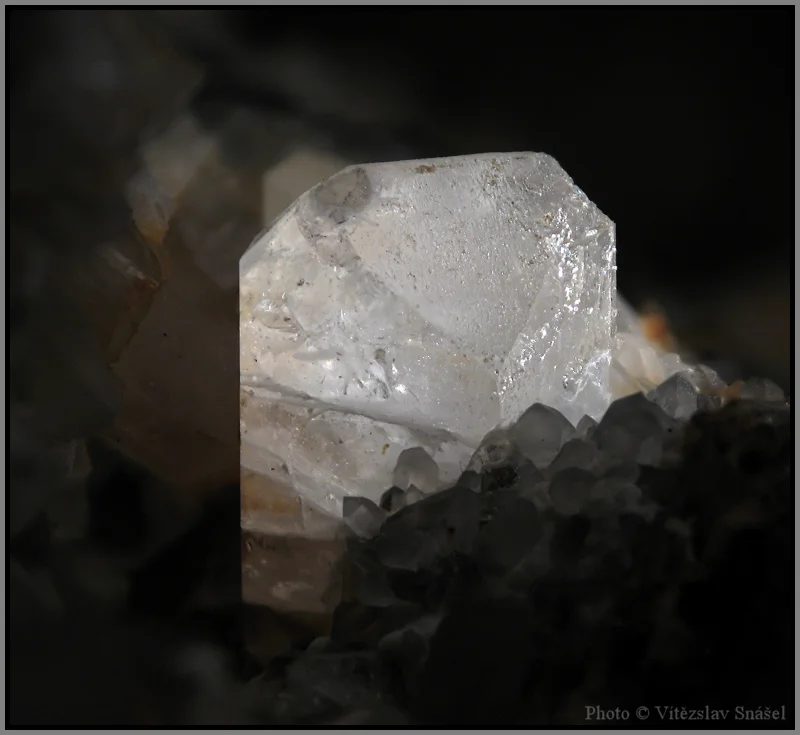 Fotografie minerálu Topaz z lokality Krupka, Czech Republic
