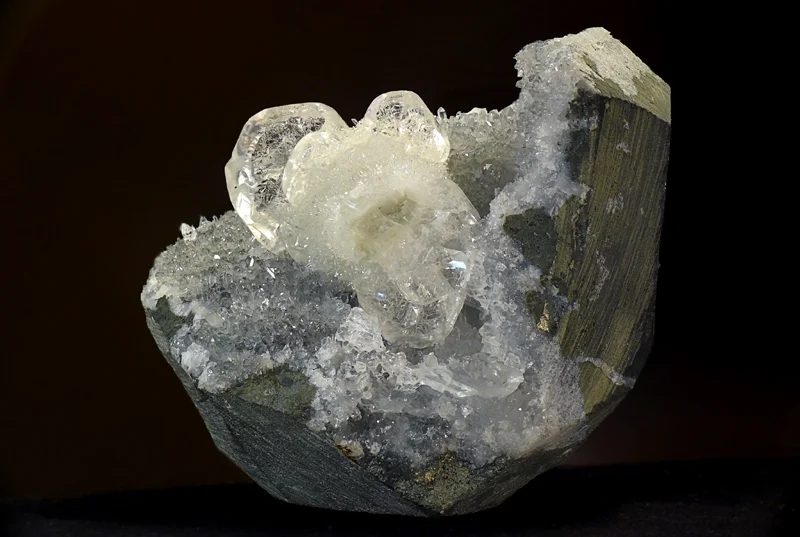 Fotografie minerálu Jugawaralit z lokality Malad quarries, Mumbai , India