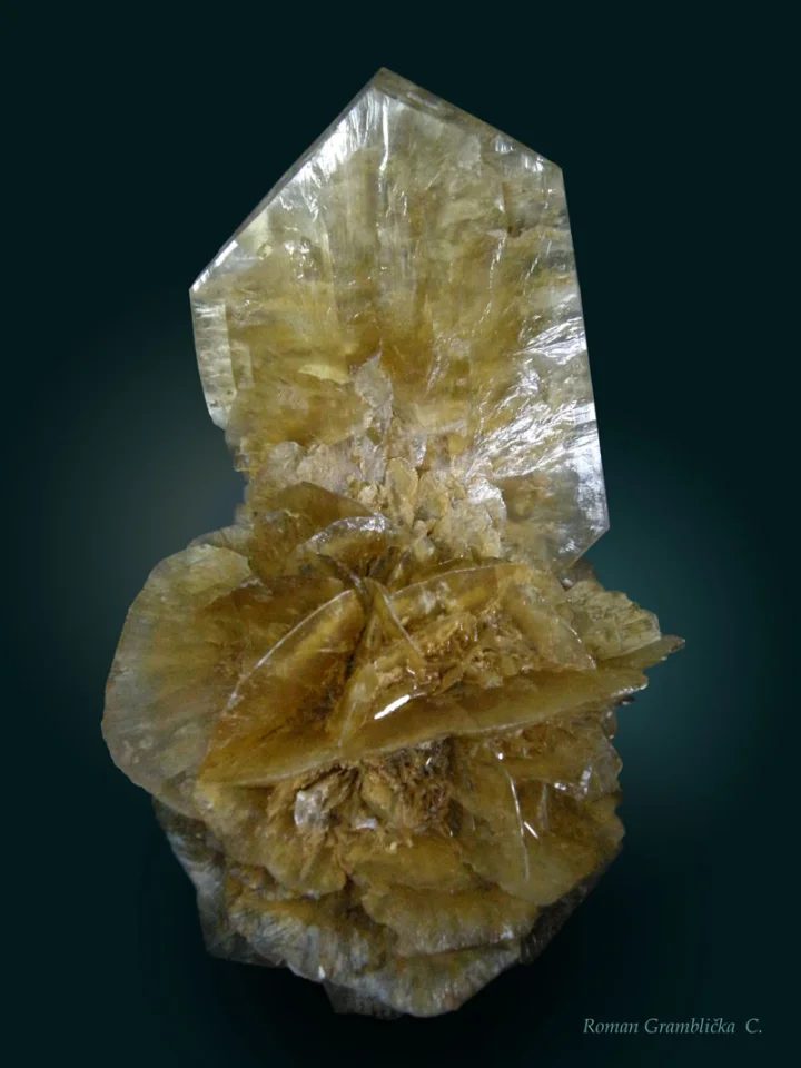 Fotografie minerálu Sádrovec z lokality Libouš, Czech Republic