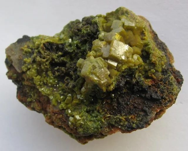 Fotografie minerálu Pyromorfit z lokality Příbram, Czech Republic