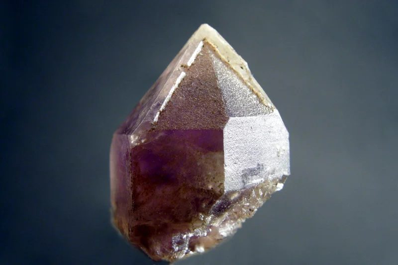 Fotografie minerálu Křemen (var. ametyst) z lokality Přílepov, Czech Republic