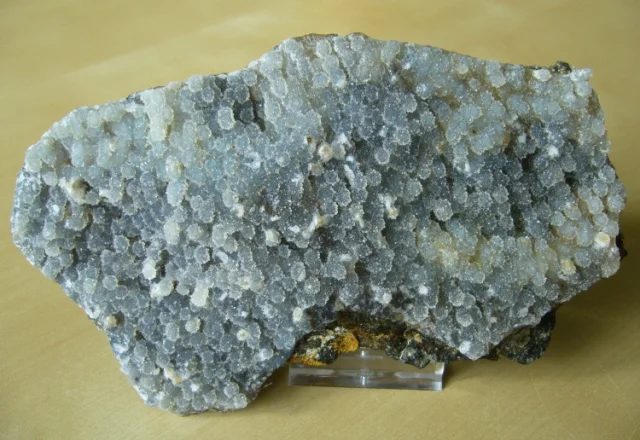 Fotografie minerálu Křemen (var. chalcedon) z lokality Bernartice, Czech Republic