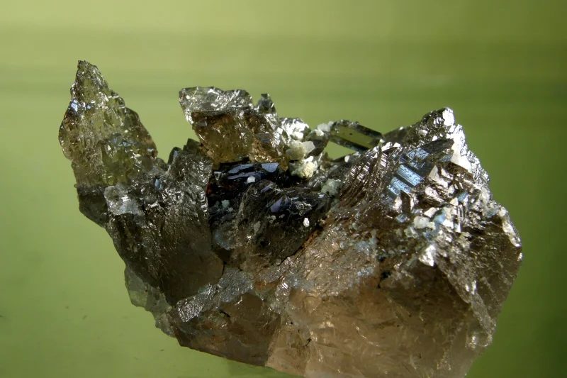 Fotografie minerálu Křemen (var. záhněda) z lokality Zinggenstock, Switzerland