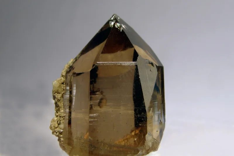Fotografie minerálu Křemen (var. záhněda) z lokality Zinggenstock, Switzerland