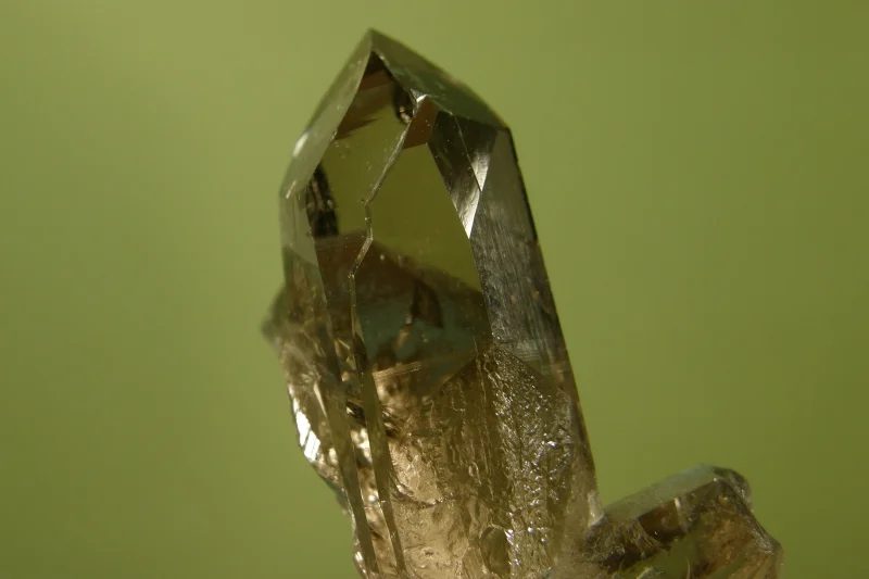 Fotografie minerálu Křemen (var. záhněda) z lokality Zinggenstock, Switzerland
