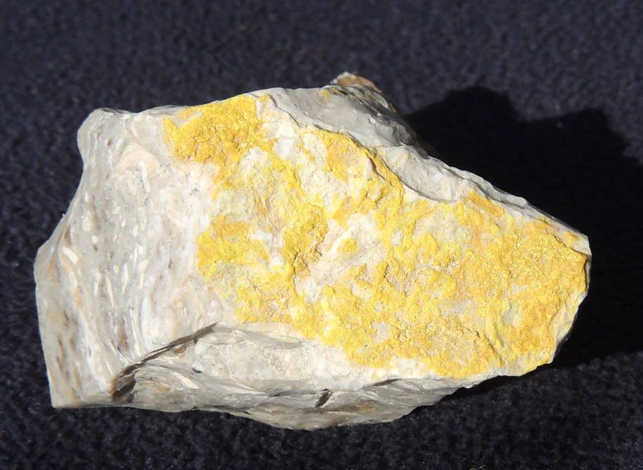 Fotografie minerálu Carnotit z lokality Anderson Mine, Date Creek Basin, Arizona, United States of America