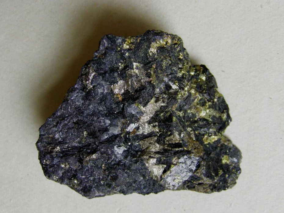 Fotografie minerálů Chalkopyrit, Pyrhotin z lokality Staré Ransko, Czech Republic