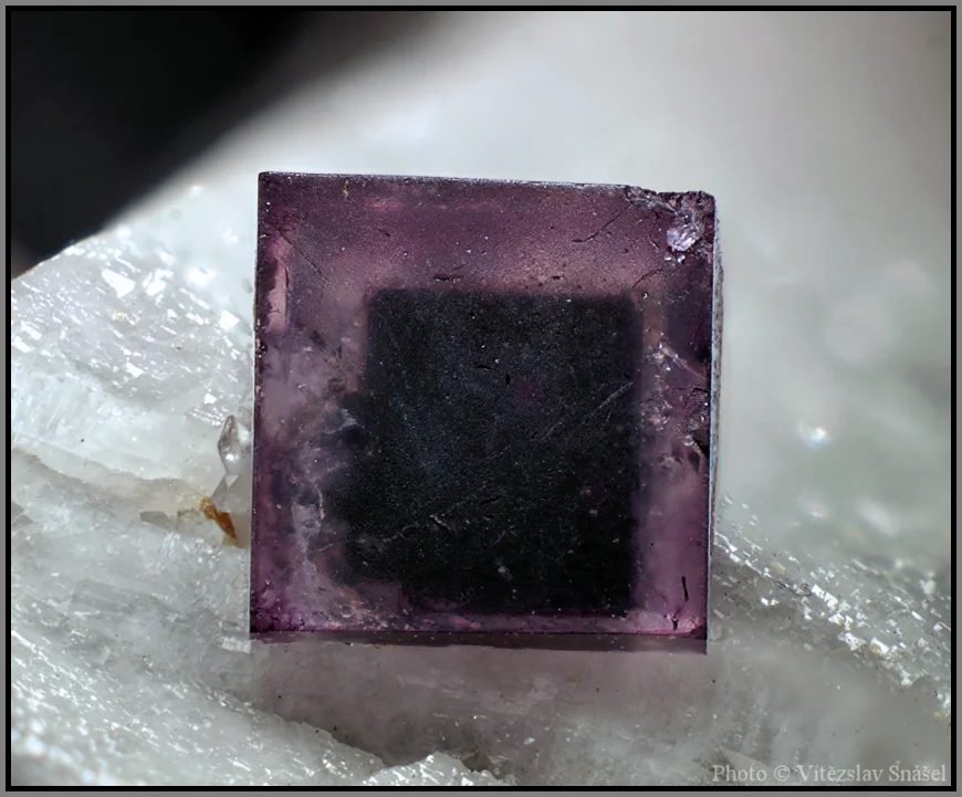 Fotografie minerálu Fluorit z lokality Cínovec, Czech Republic