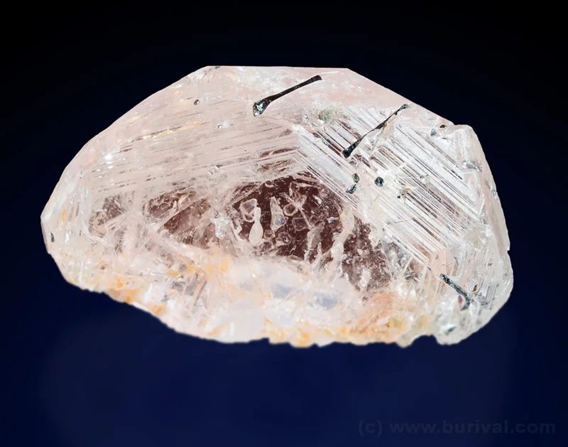 Fotografie minerálu Beryl (var. morganit) z lokality Galileo, Minas Gerais, Brazil
